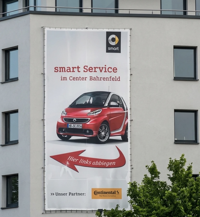 smart-Werbefläche an der Stresemannstraße in Hamburg-Altona