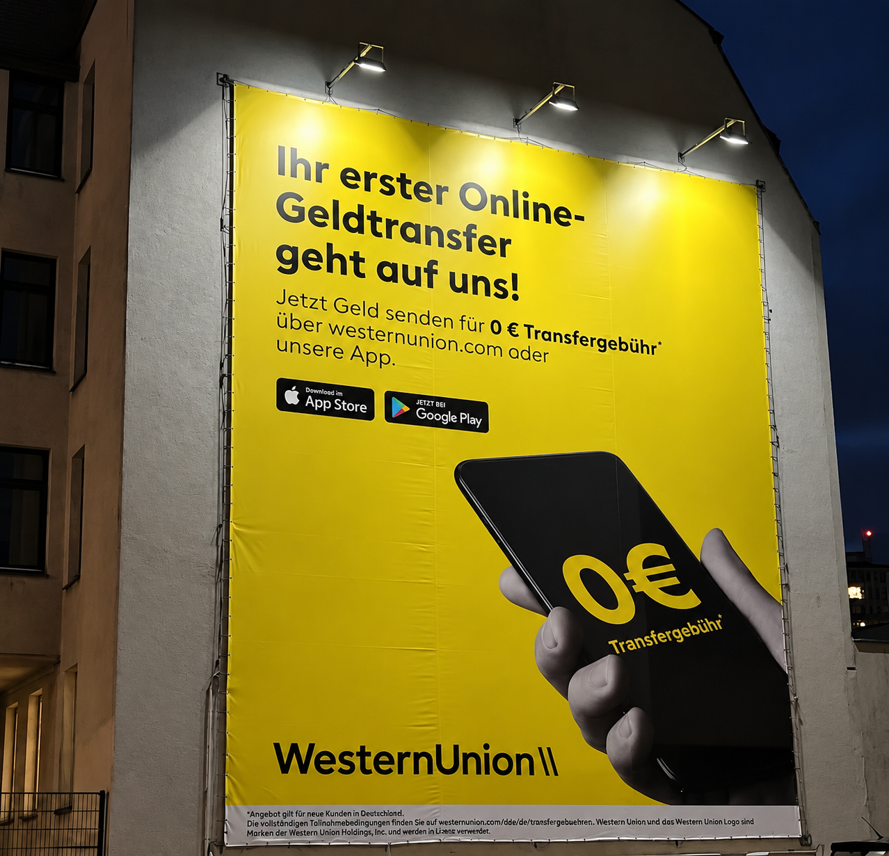Western-Union-Riesenposter Blow-Up an einer Hamburger Giebelwand